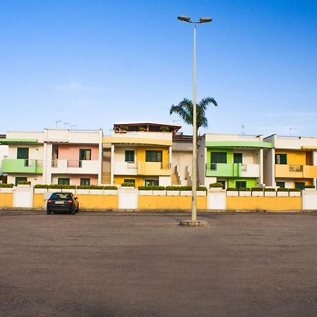 Con Piscina E Garage A 300 M Da Spiaggia E Centro Torre dell'Orso Bagian luar foto